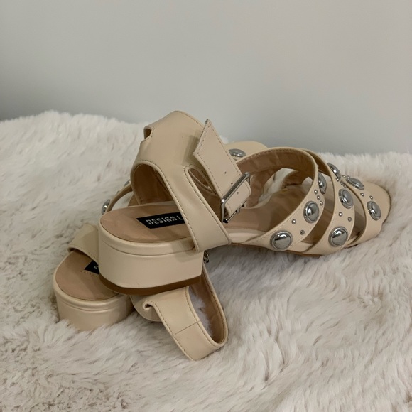 DESIGN LAB - Gigi Strappy Studded Heeled Sandals - Picture 2 of 4